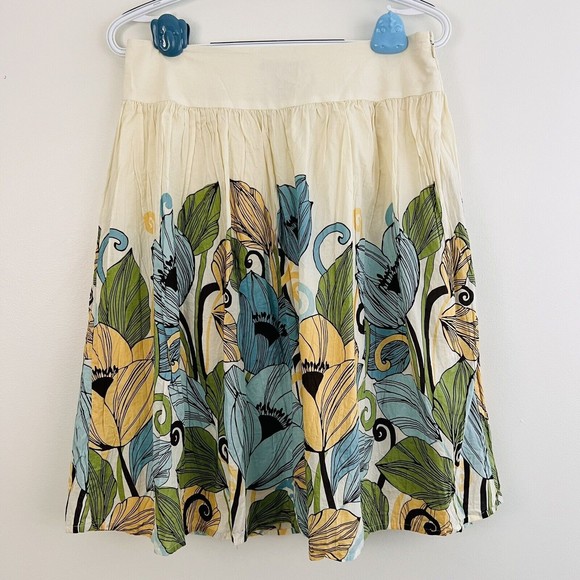 Apt. 9 Dresses & Skirts - APT. 9 Cream Floral Size 4 Knee Length Cotton Flare Skirt